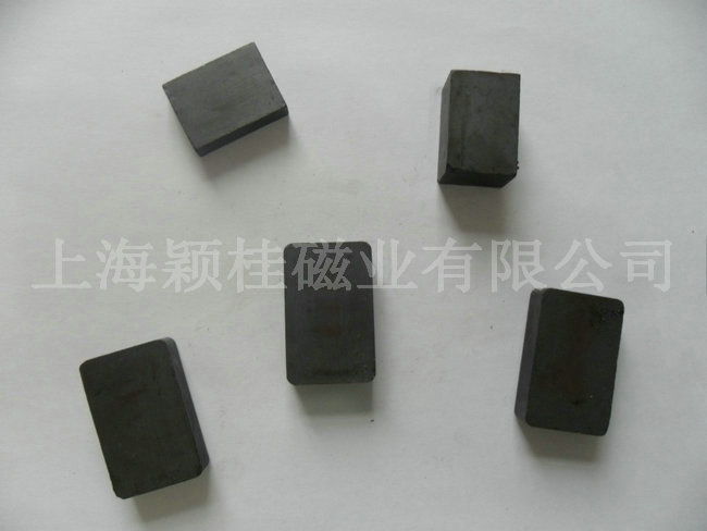 Ferrite magnet block